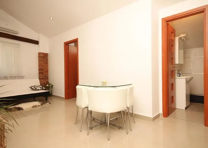Apartman With A Parking Space - 7891 Opatija